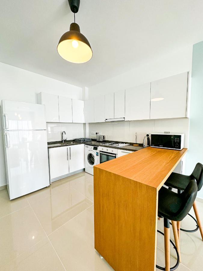 Luxury Sea View Two Bedroom Apartment In Caesar Resort & Spa, Long Beach Perivolia tou Trikomou エクステリア 写真