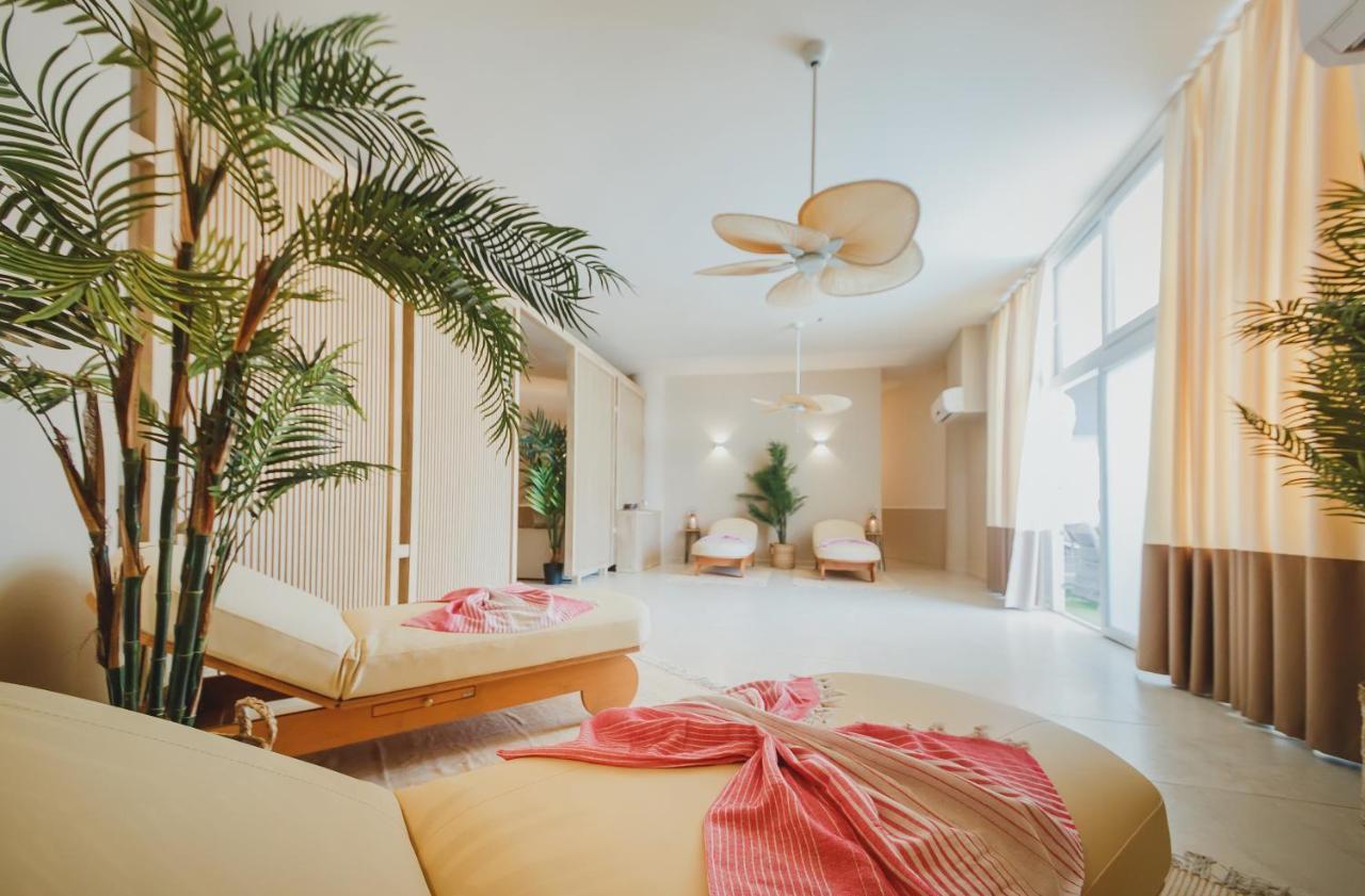 Luxury Sea View Two Bedroom Apartment In Caesar Resort & Spa, Long Beach Perivolia tou Trikomou エクステリア 写真